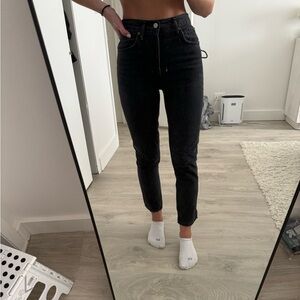 Dark grey high waisted Agolde jeans!